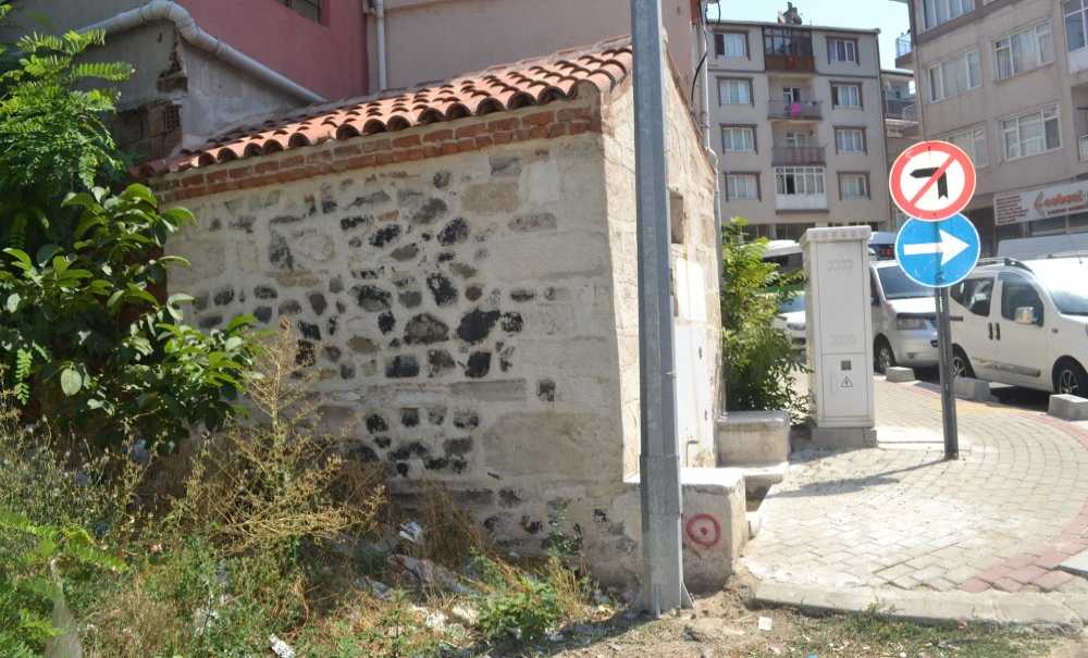 150 Yıllık Tarihi Çeşme Öylece Bırakıldı