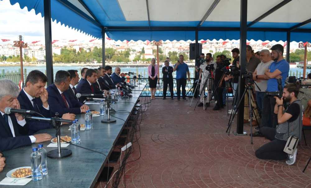 “Chp'li Belediye Başkanları İş Yerine Bahane Üretiyorlar”