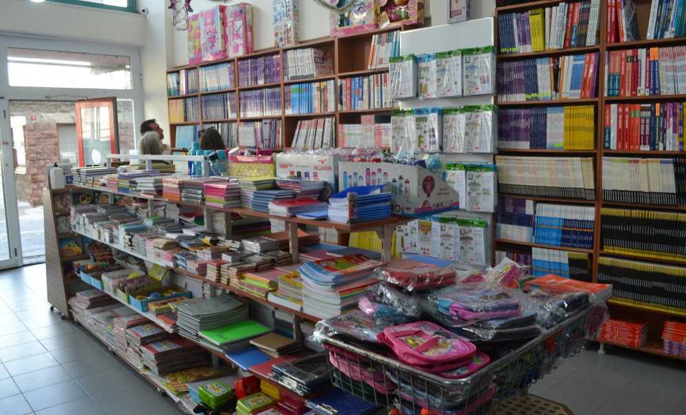 Öğrenciler Kırtasiye Alışverişlerine Şimdiden Başladı