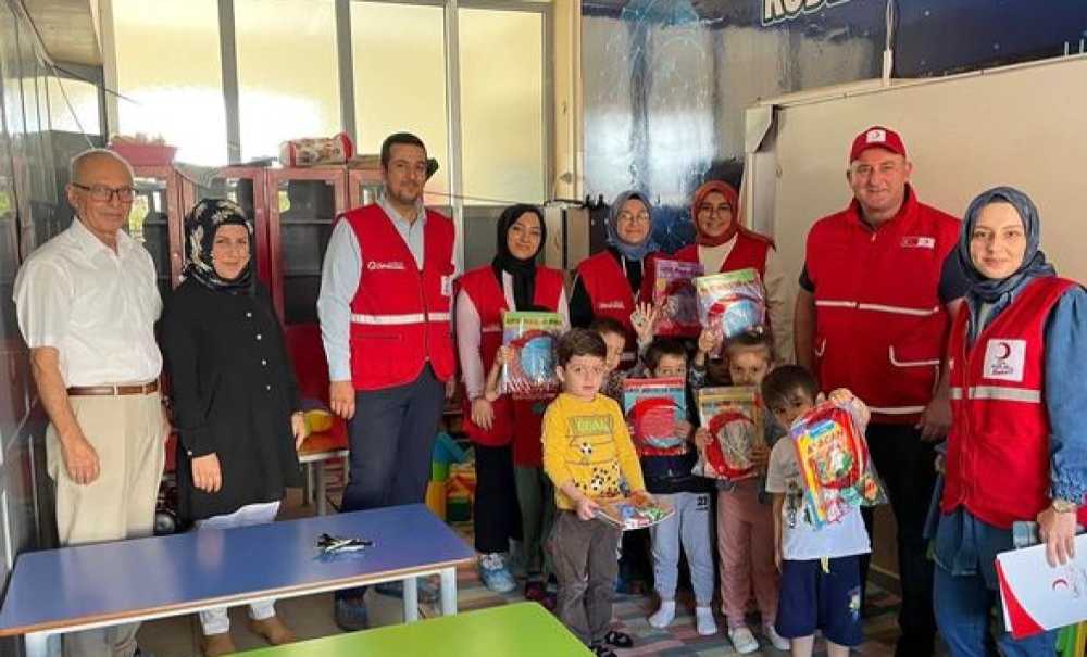 Kızılay Minik Öğrencileri Sevindirdi