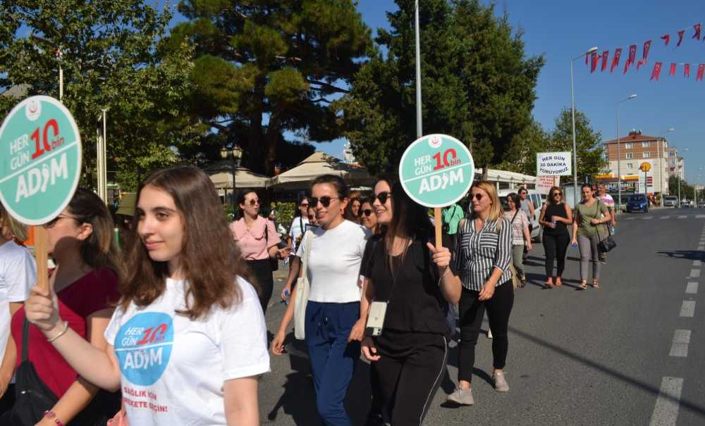 Sağlık Çalışanları Farkındalık İçin Yürüdü