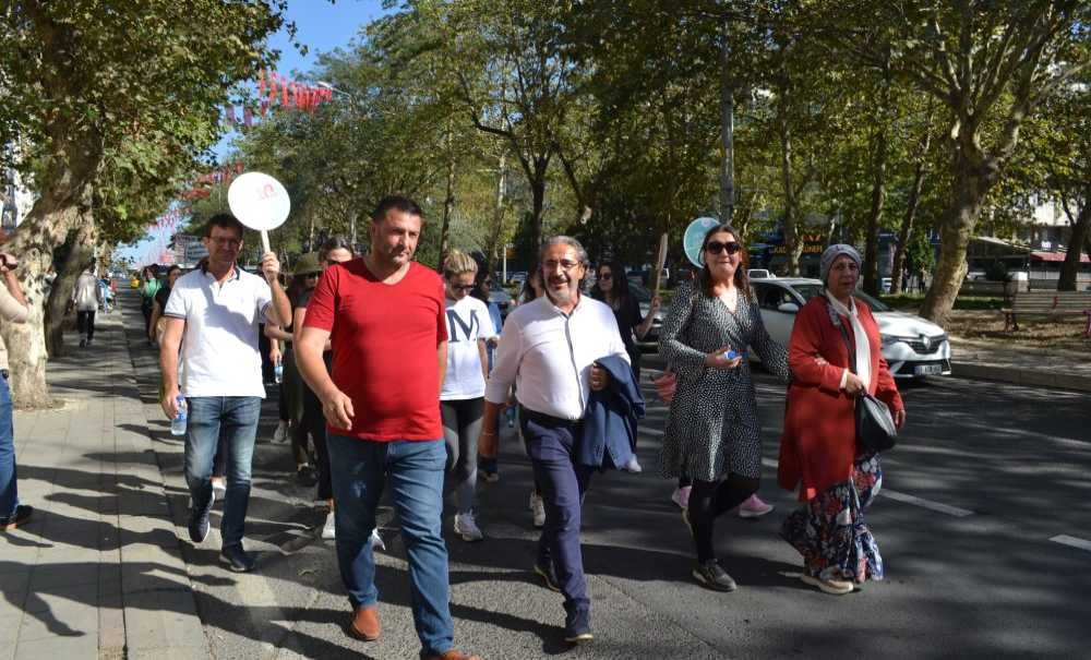 Sağlık Çalışanları Farkındalık İçin Yürüdü