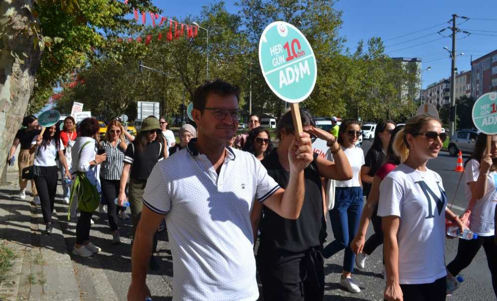 Sağlık Çalışanları Farkındalık İçin Yürüdü
