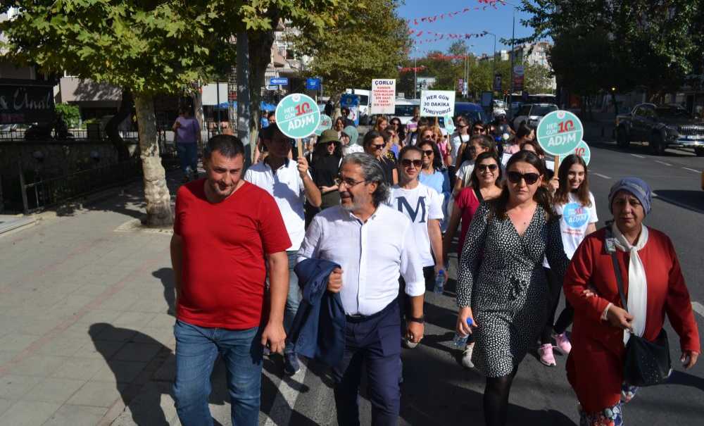 Sağlık Çalışanları Farkındalık İçin Yürüdü
