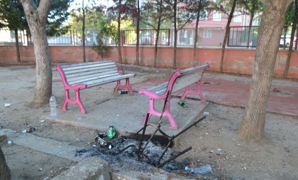 Okul Bahçesini Meyhaneye Çevirdiler!