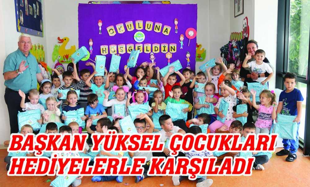 Başkan Yüksel Çocukları Hediyelerle Karşıladı