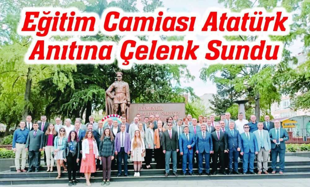 Eğitim Camiası Atatürk Anıtına Çelenk Sundu