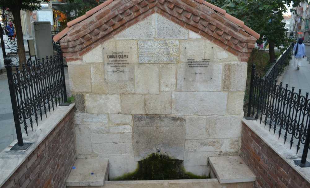 Yeni Restore Edilen Tarihi Çeşmenin Demirleri Çalındı