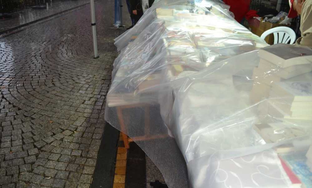 Kitap Fuarı İlk Gün Yağmurun Azizliğine Uğradı