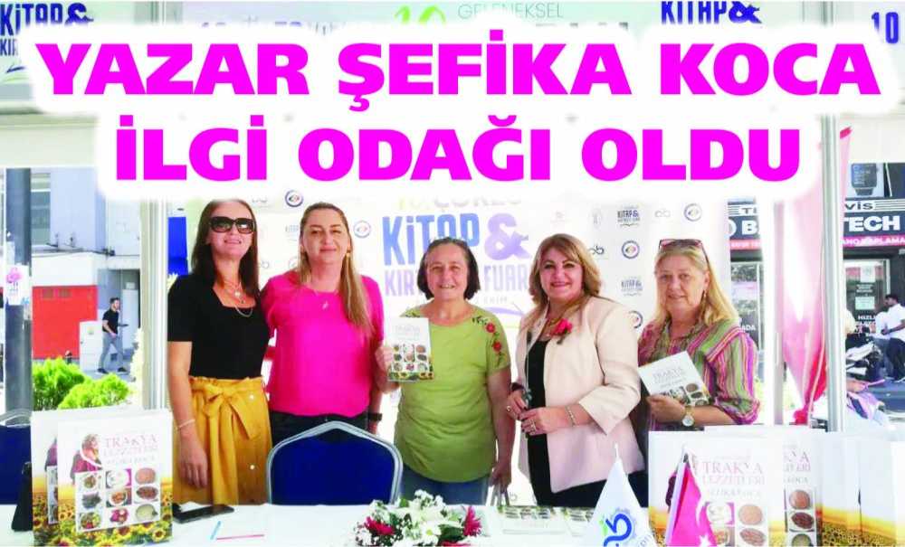 Yazar Şefika Koca İlgi Odağı Oldu