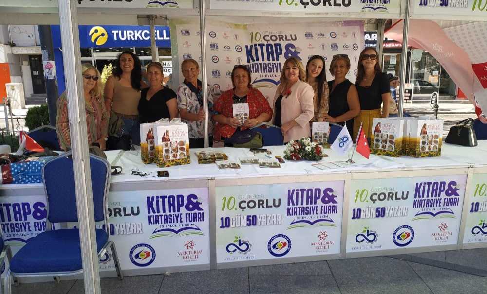 Yazar Şefika Koca İlgi Odağı Oldu