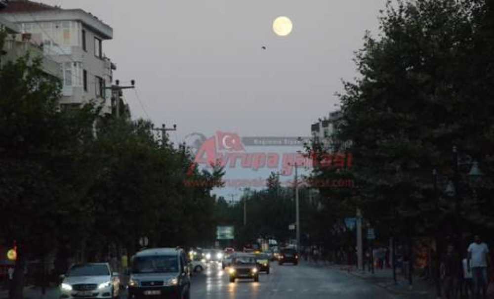 Çorlu'da Dolunay Manzarası