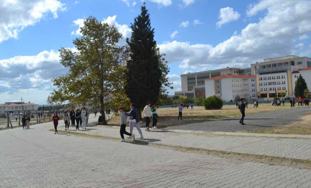 Binlerce Öğrenci Kaderine Terk Edildi