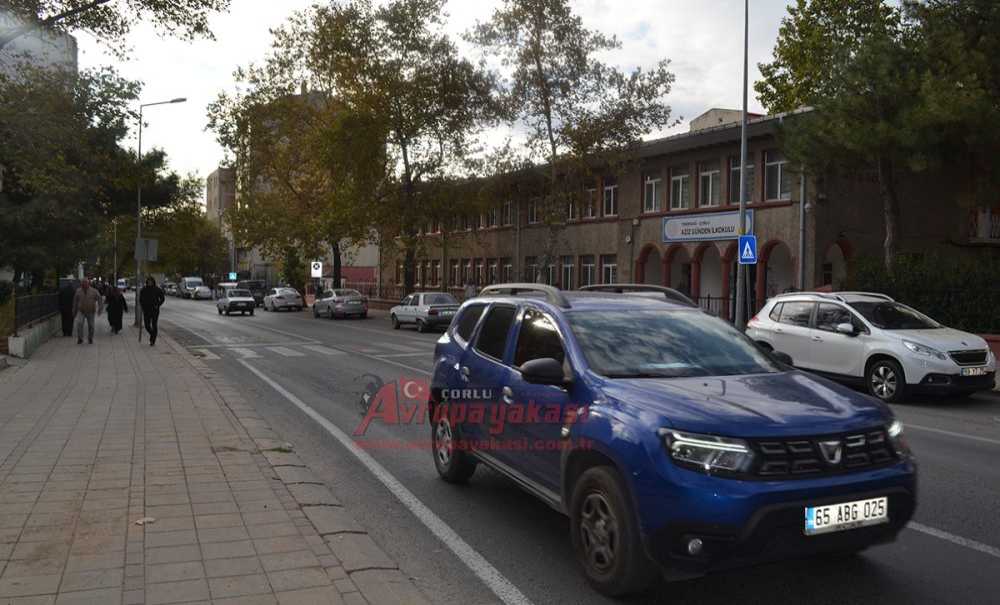 Yaya Geçidi Kimi Sürücüleri Yavaşlatmıyor