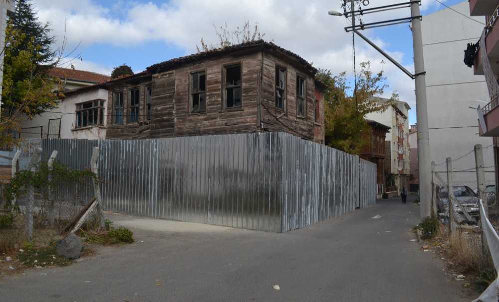 Balkan Kültür Evi İçin Kollar Sıvandı