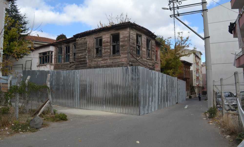 Balkan Kültür Evi İçin Kollar Sıvandı