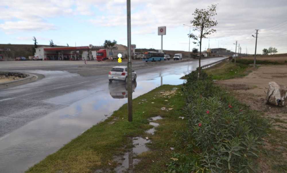 Su Patlağı Nedeniyle Fatih Caddesi Göle Döndü