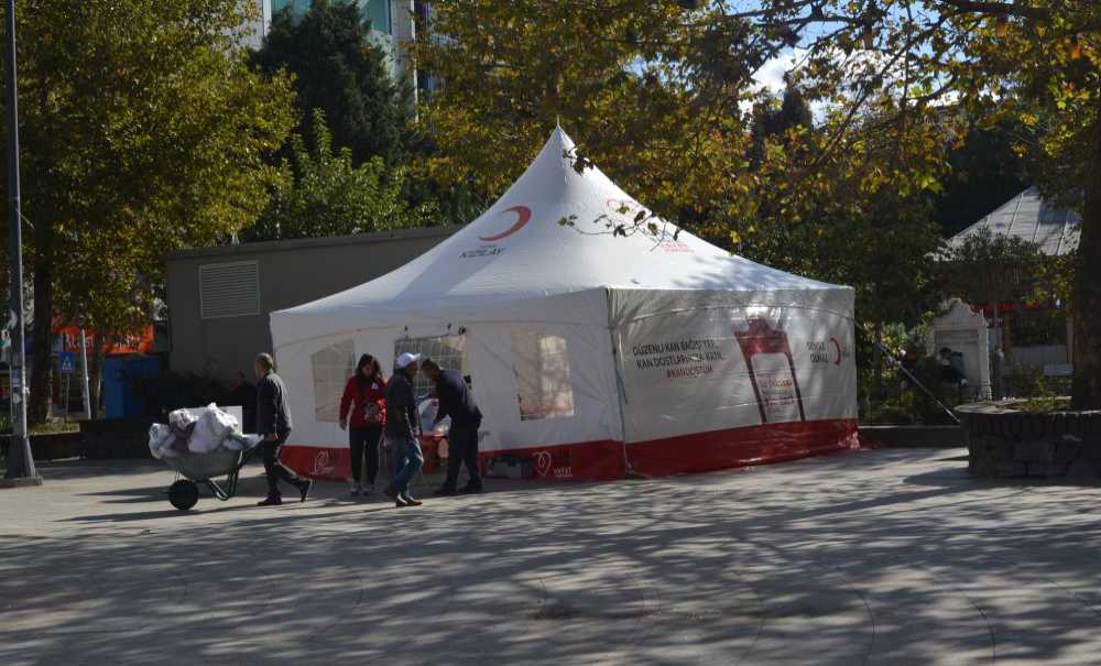 Kızılay Kan Toplamaya Devam Ediyor