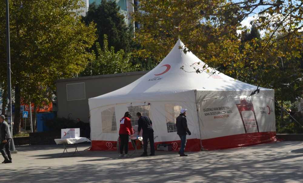 Kızılay Kan Toplamaya Devam Ediyor