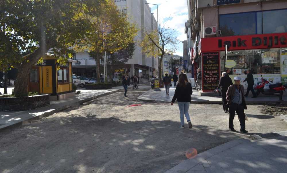 Uzayan Yol Çalışması Tepki Çekiyor