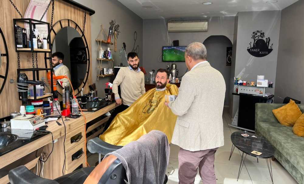 Ak Parti Sahada Çalışmalarını Sürdürüyor