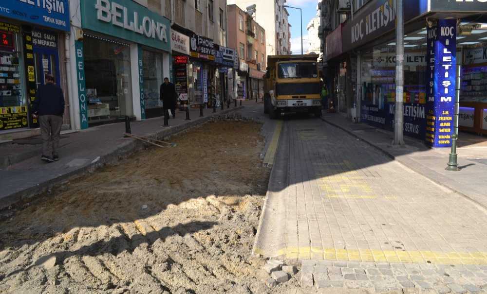 Uzayan Yol Çalışması Tepki Çekiyor