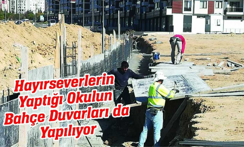 Hayırseverlerin Yaptığı Okulun Bahçe Duvarları Da Yapılıyor