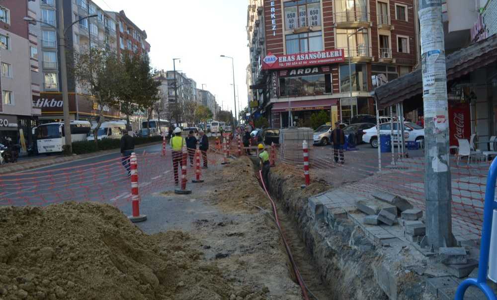 Tredaş Atatürk Bulvarı'nda Çalışma Yapıyor