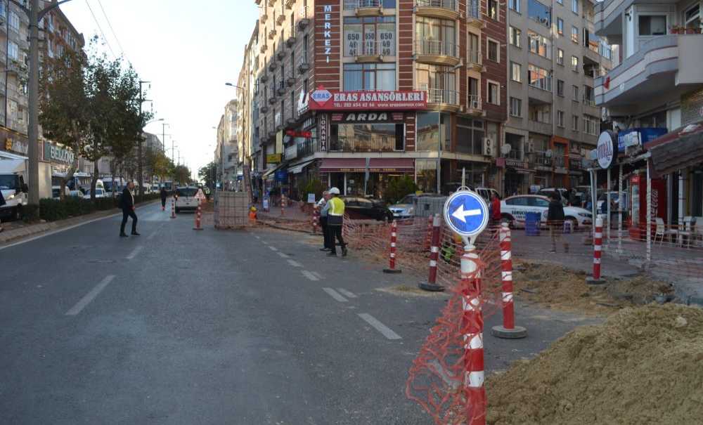 Tredaş Atatürk Bulvarı'nda Çalışma Yapıyor