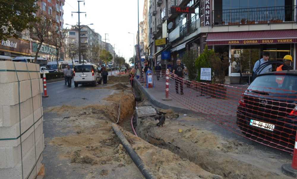 Tredaş Atatürk Bulvarı'nda Çalışma Yapıyor