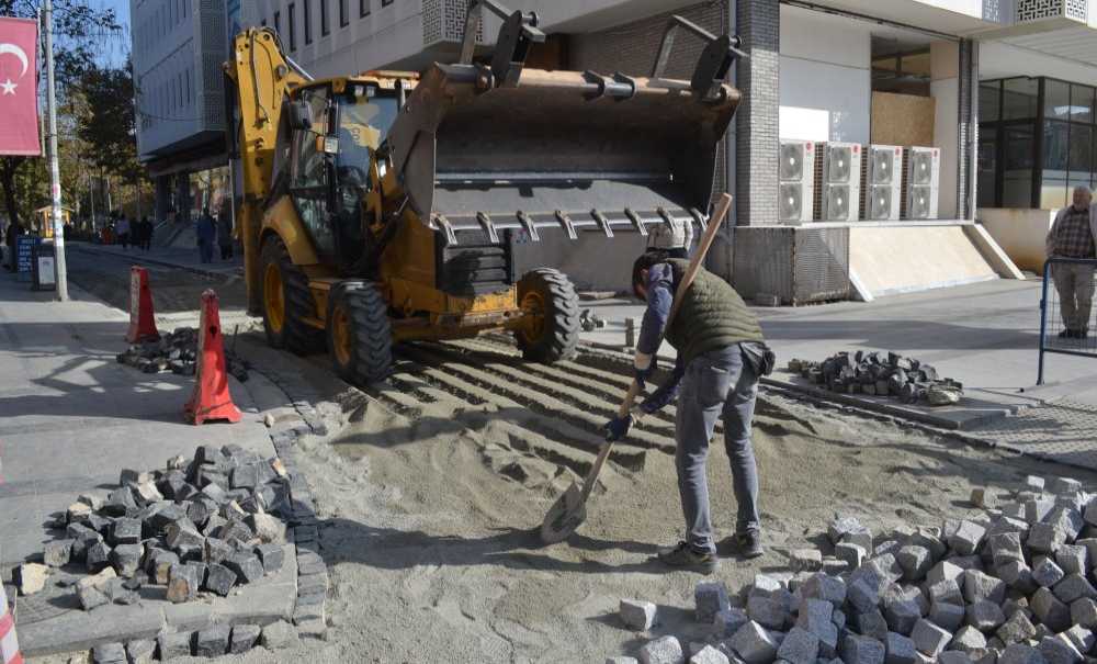 Arnavut Kaldırım Taşıyla Caddenin Çehresi Değişecek