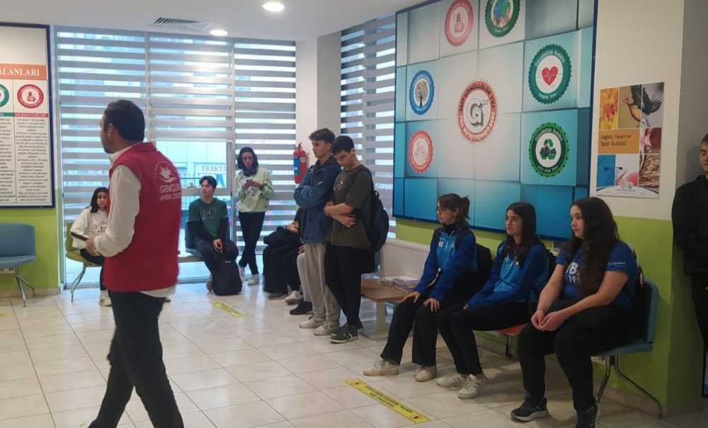 Çorlu Gençlik Merkezi Çalışmalarını Sürdürüyor