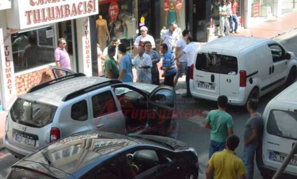 Trafikteki Kavgayı Esnaf Ayırdı
