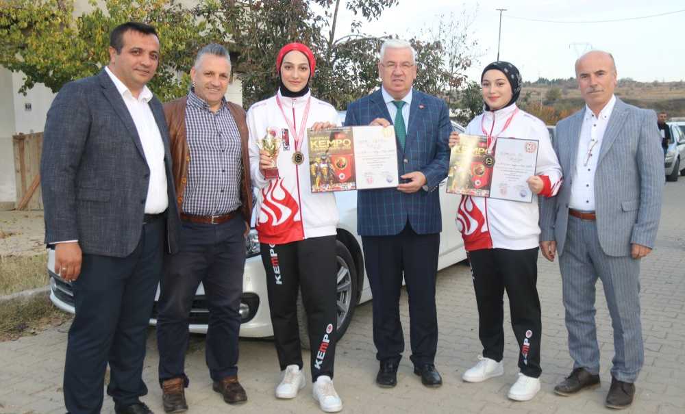 Şampiyonların Konvoyuna Başkan Yüksel'de Eşlik Etti