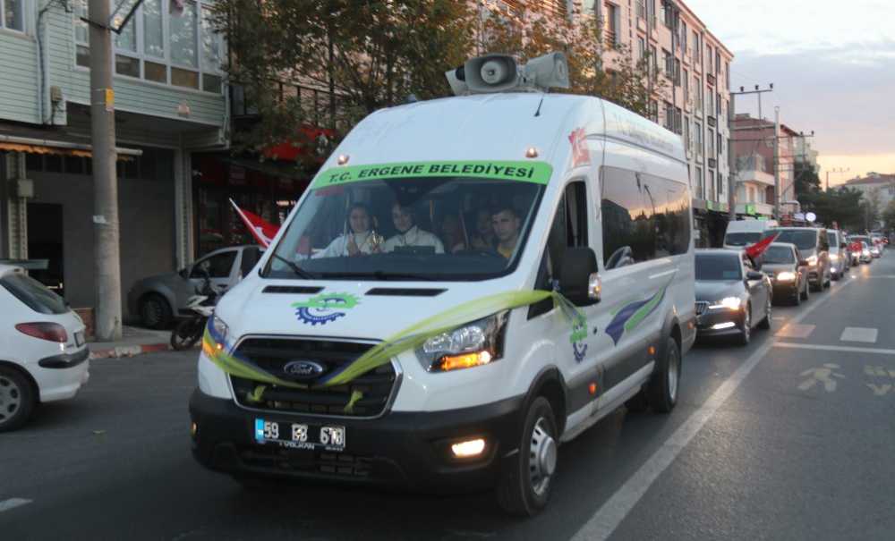 Şampiyonların Konvoyuna Başkan Yüksel'de Eşlik Etti