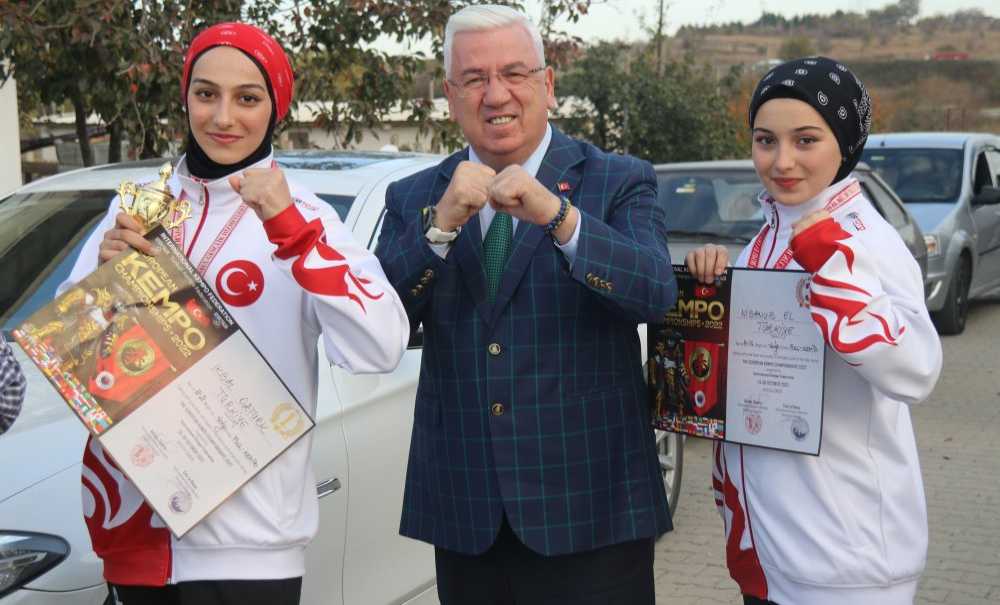 Şampiyonların Konvoyuna Başkan Yüksel'de Eşlik Etti