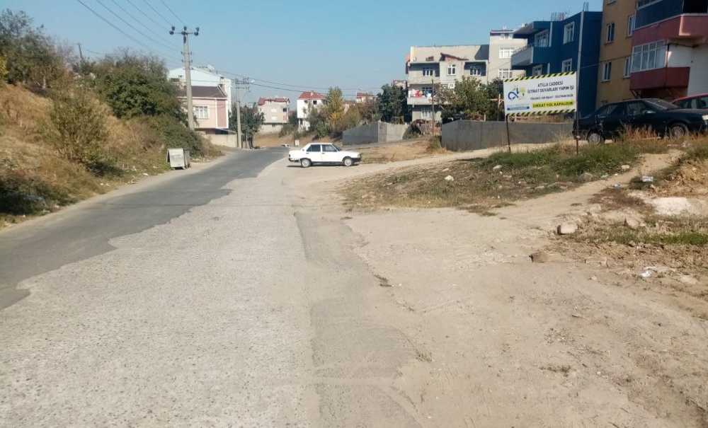 Atilla Caddesi Hizmet Bekliyor