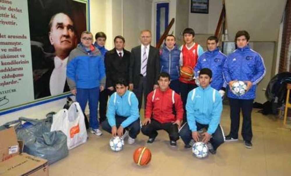 Şampiyonlara Belediyeden Malzeme Desteği