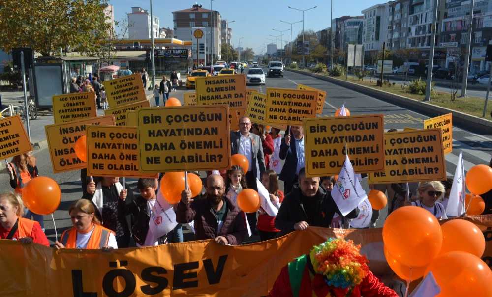 Lösev Haftası'nda Farkındalık Yaratıldı