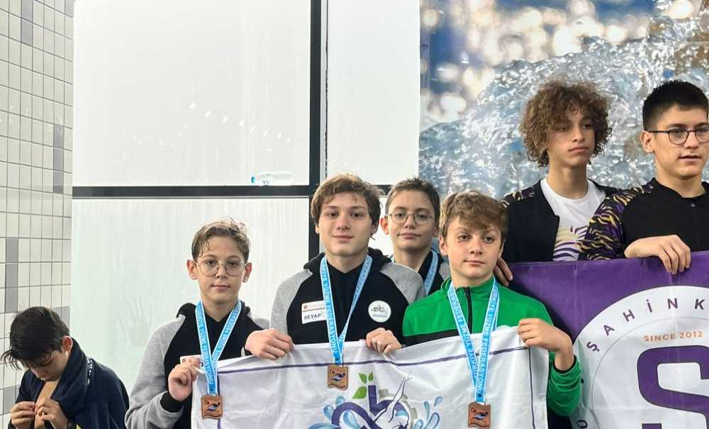 Çbsk Yüzme Takımı Başarıya Doymuyor