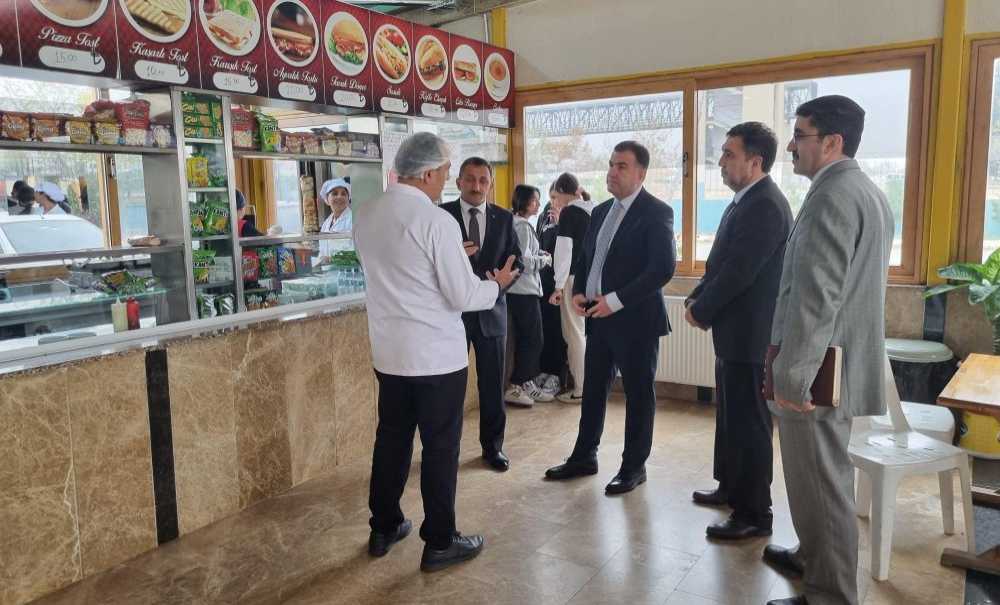 Kaymakam Eldivan, Okulda İncelemelerde Bulundu