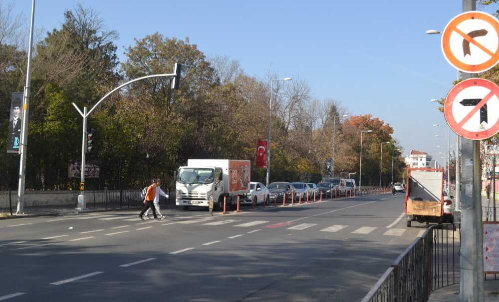 Gece Açık Kalan Sesli Uyarı Sistemi Vatandaşı Rahatsız Ediyor