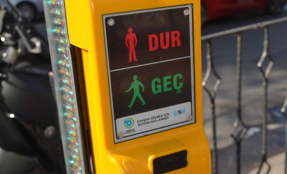 Gece Açık Kalan Sesli Uyarı Sistemi Vatandaşı Rahatsız Ediyor