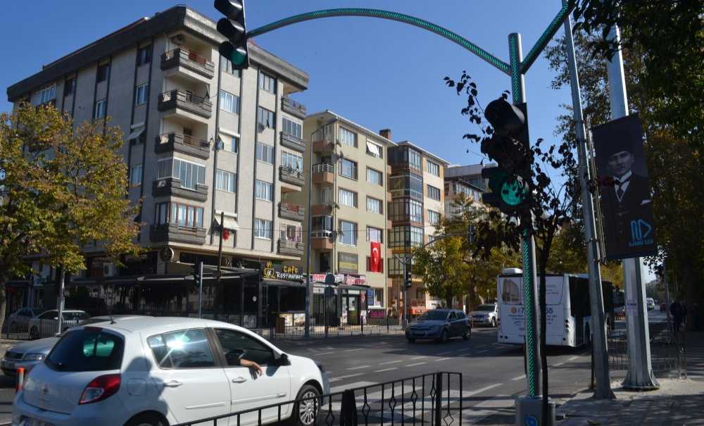 Gece Açık Kalan Sesli Uyarı Sistemi Vatandaşı Rahatsız Ediyor