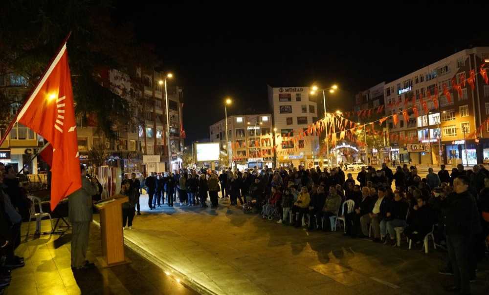 Chp Gençlik Kolları Ata'ya Saygı Nöbeti Düzenledi