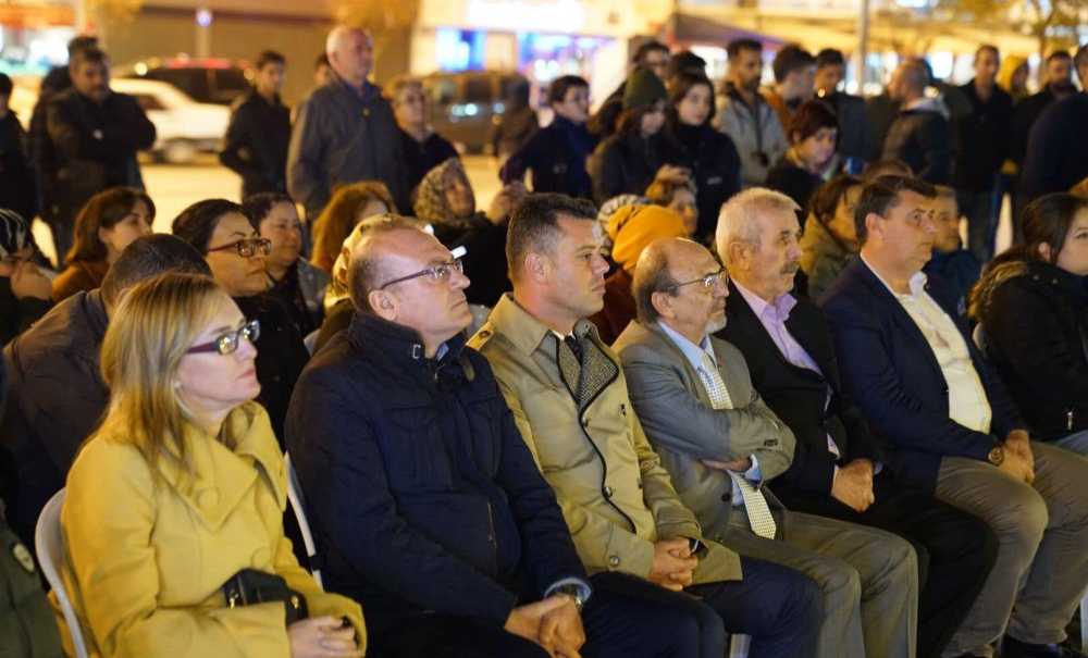 Chp Gençlik Kolları Ata'ya Saygı Nöbeti Düzenledi