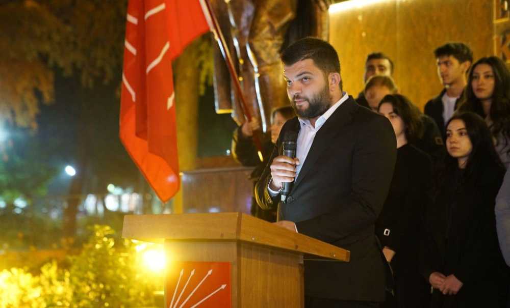 Chp Gençlik Kolları Ata'ya Saygı Nöbeti Düzenledi