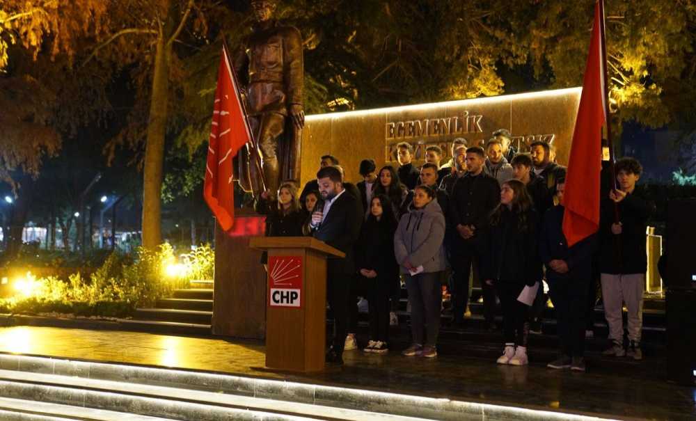 Chp Gençlik Kolları Ata'ya Saygı Nöbeti Düzenledi