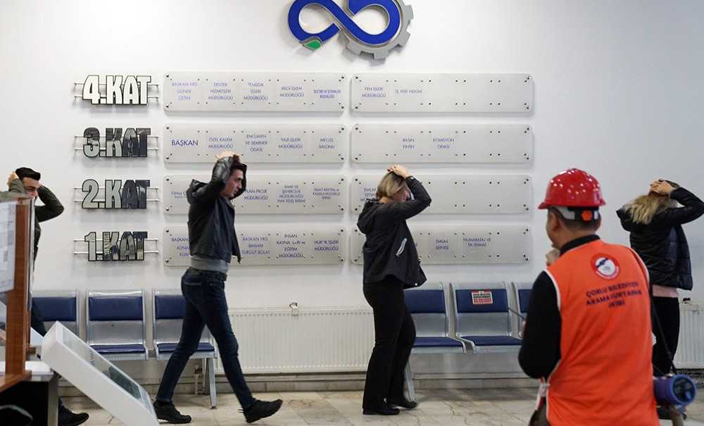 Çorlu Belediyesinde Deprem Tatbikatı Düzenlendi