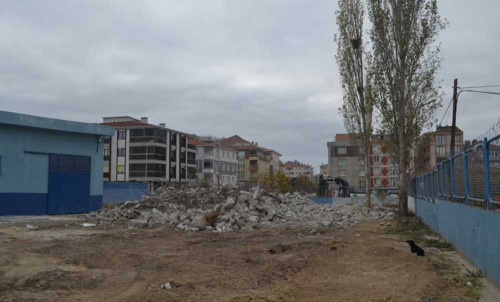 Tarihi Su Depoları Yıkıldı